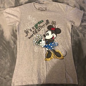 ♻️Disney Store Minnie Goes Green Tee♻️